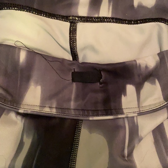 UA cropped FlyBy leggings - Picture 3 of 6